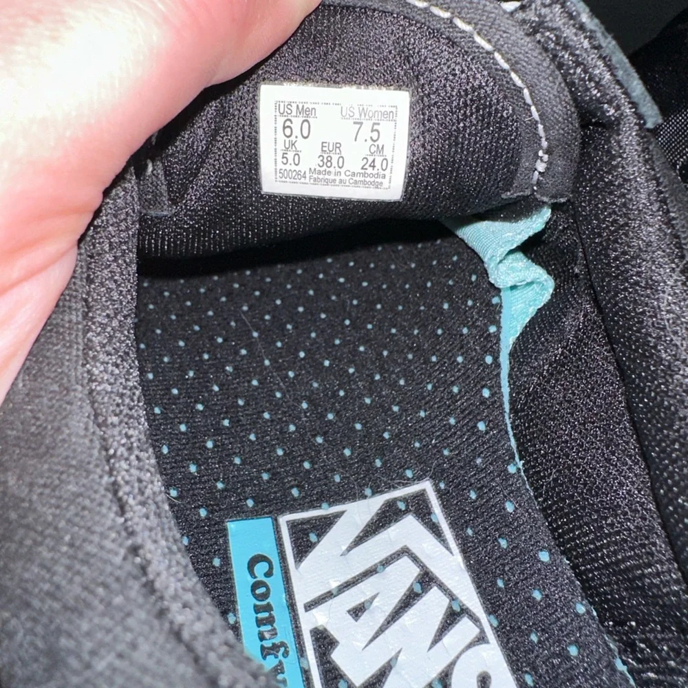 Vans - Picture 2 of 2